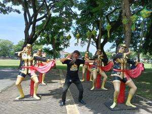 Patung-patung  ini akan menari, kalau mendengar musik.
 #senimantradisonalmuda  #JawaTengah 