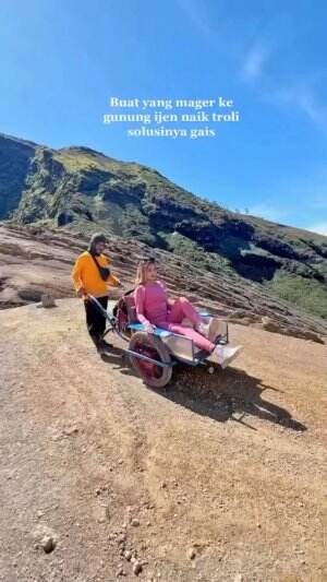 Kalau kalian type naik troli atau jalan kaki neh ?
