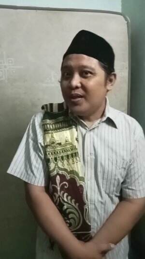 cobaan datang bertubi tubi. sabar dan sholat adalah kunci