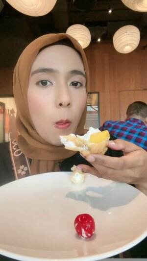 salah makan kue soes