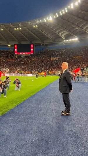 PENGHORMATAN TERAKHIR UNTUK PELATIH AS ROMA, BEAUTIFUL SHOW