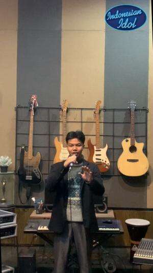 IDOL XIV - Fariz Januar Putra -16 tahun - Kekasih bayangan & All i Ask #AkuDiAudisiIdol  #indonesiaidol  #singasong 