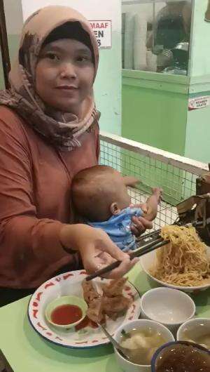 Bakmi ayam viral di bandung…