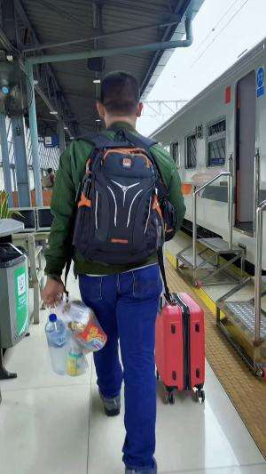 KA Antarkota.

#kaantarkota #keretaapiindonesia #kereta #keretaapikita #keretaapi 