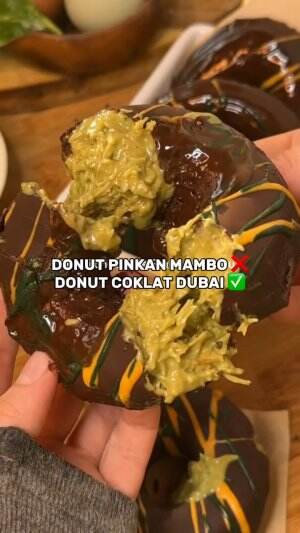 DONUT PINKAN MAMBO RASA COKLAT DUBAI BAKAL ENAK GAK YAA? 🧐