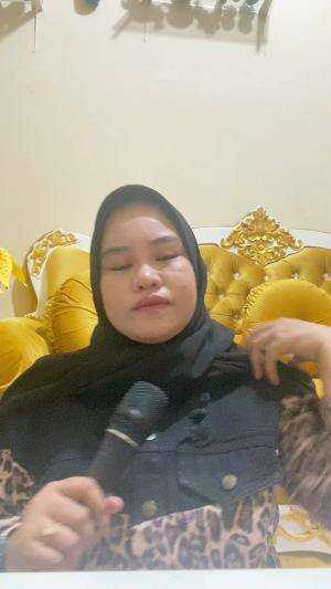 Indonesia idol XIII  diah nur islamy.s 24 thn makassar sialan - juicy lucky  semoga cita-citaku menjadi bagian dari indonesia idol XIII