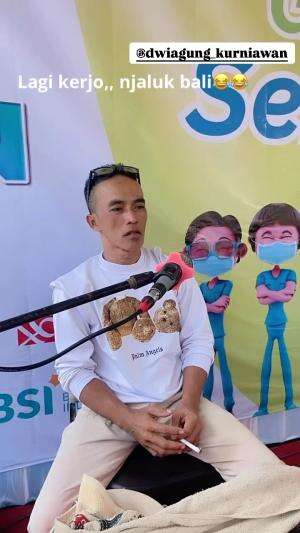 Lagi kerjo,, bocahee njaluk balii😂😂