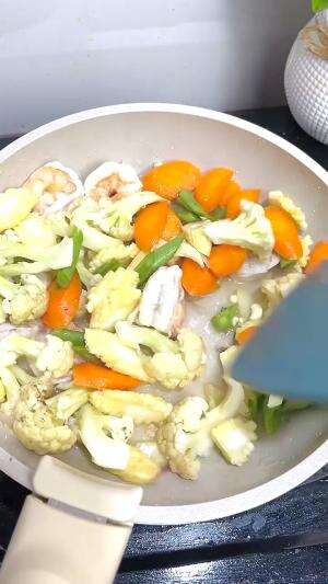 MENU MASAKAN RUMAHAN SIMPLE
“Udang Cah Sayur”
#Cooking #inspiration #Menumasakanrumahan #Tips #Trik #Idejualan #ummuhusna