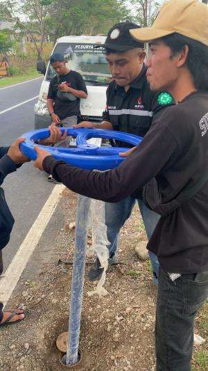 Ayoo mas elly dan mas dimas semangat terus pokok ee heheheh #kuli #kulibangunan #kuliproyek #kerja #kerjakerja #kerjakeras #semangat #gigih 