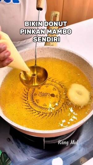 EKSPERIMEN BIKIN DONUT PINKAN MAMBO SENDIRI, GAK NYANGKA SEENAK INI 😍🥹