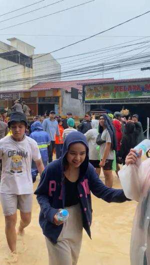 Medan bajir di pilkada medan ada pak boby nasution guys