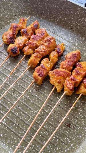 MENU MASAKAN RUMAHAN SIMPLE
“Sate Ayam Praktis”
#Cooking #inspiration #Menumasakanrumahan #Tips #Trik #Idejualan #ummuhusna