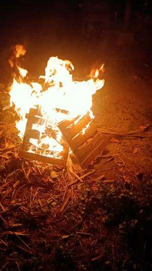 Yang baru tauu pengasapan diarea Kandang ternak itu penting. Ini bukan hanya sekedar bakar bakar tapi ada manfaat juga untuk kandang terutam