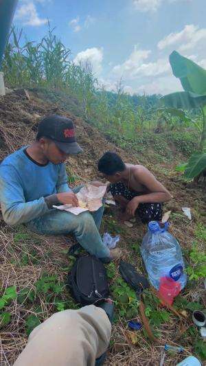 Ayoo lurr wayae madhang iki hehhehe monggo merapat #kuli #kuliproyek #kulibangunan #kerja #kerjakerja #kerjakeras #semangat #gigih #jedamerg