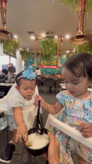 Simulasi 2 anak dengan jarak berdekatan🙏