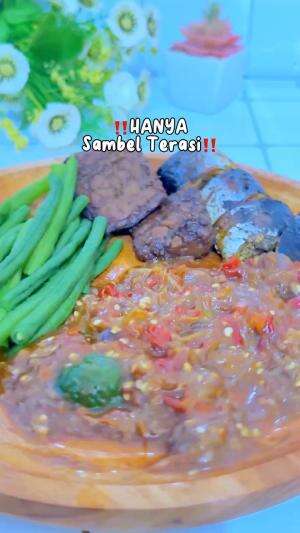 Manu akhir bulan Tapi tetep enak Apalagai kalau bukan Persambelan😍 Dimakan sama sayur rebus aja udah nikmat😍  #sambel  #sambelterasi  #rese