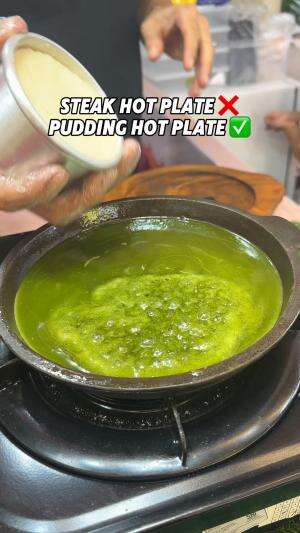 makin aneh aja! cobain pudding dipanggang di hot plate 
