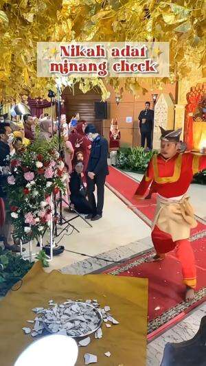 Paling seru kalau kondangan di pernikahan adat minang ! Apalagi kalau ada tari-tari tradisionalnya 😍  #minang #minivlog