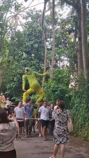 Parade ogoh-ogoh. Berbeda tetapi tetap satu. 