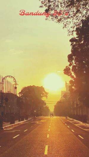  Merasakan vibe jaman oldschool.  #Bandung  #BANDUNGJUARA  #BANDUNGNGAHIJI  #KotaBandung  #tubagus #old school are cool 