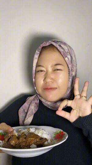 Makanan siap saji cocok buat stok sahur nanti #RCTIPLUS #Mukbang #MerconMeraPutih #LaukPedasnyaOrangKita #MakanEnak #Vlogmakan 