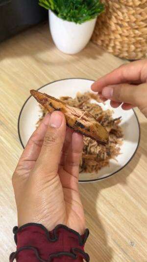 
MENU MASAKAN RUMAHAN SIMPLE
“Nasi Bakar Tongkol Suwir”
#Cooking #Menumasakanrumahan #Tips #Trik #Idejualan #ummuhusna