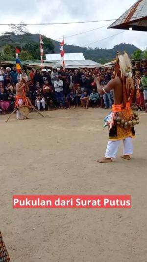 Pukulan keras dari Surat putus Reba puntu -Tarian caci adat manggarai
