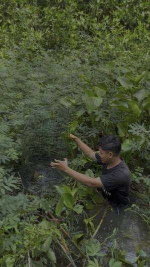 Jenguk jebak temburu