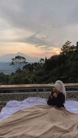 Glamping di Bogor, view gunung pangrango  #glamping  #Bogor  #villa  #viewgunung  #holiday  #rekomendasi  #healing  #RCTIPlus  #HOTrctiplus 