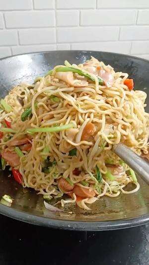 MENU MASAKAN RUMAHAN SIMPLE
“Mie Goreng Rumahan”
#Cooking #inspiration #Menumasakanrumahan #Tips #Trik #Idejualan #ummuhusna
