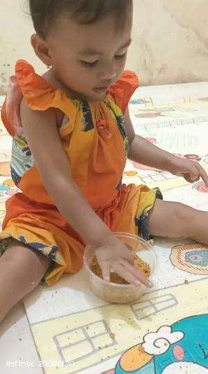 Makan abon tempe jualannya uma ya nak hehehe  #NooraKhadijahAlKhered  #masyaallahtabarakallah  #contencreator  #RCTIPlus  #Bocil lagi nyemil