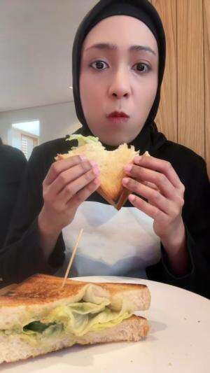 neng rarah kasih sandwich buat jisoo blackpink 