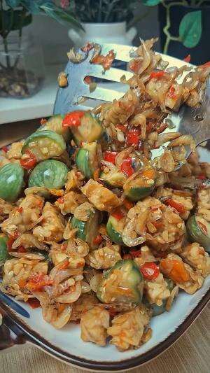 MENU MASAKAN RUMAHAN SIMPLE
“Oseng Pedas Tempe Terong”
#Cooking #inspiration #Menumasakanrumahan #Tips #Trik #Idejualan #ummuhusna