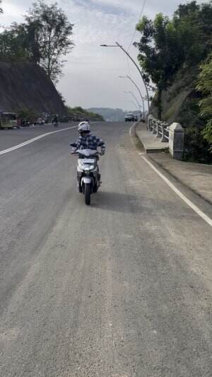Whilly di jalan baru