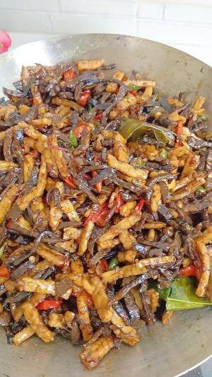 MENU MASAKAN RUMAHAN SIMPLE
“Oseng Paru Sapi”
#Cooking #inspiration #Menumasakanrumahan #Tips #Trik #Idejualan #ummuhusna