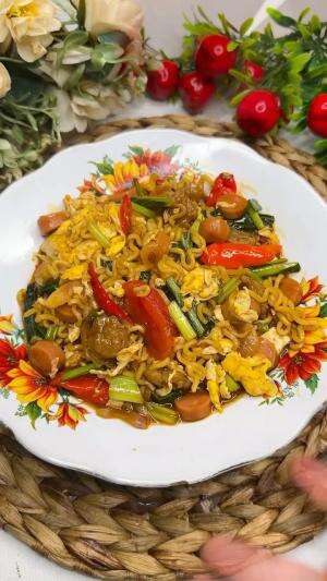 MENU MASAKAN RUMAHAN SIMPLE
“Mie Bakso Sosis”
#Cooking #inspiration #Menumasakanrumahan #Tips #Trik #Idejualan #ummuhusna
