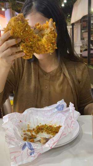 makan ayam segede kepala  #reviewmakanan 