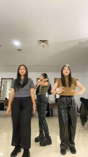 Happy bareng TAV