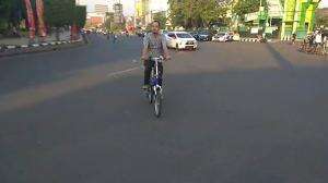 Bersepedaa di simpang5 semarang akhir tahun