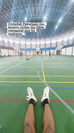 Cintailah pekerjaan mu, karna cicilan mu tidak mengenal apa usahanu hehehe #quotes  #motivasi #semangat #gigih #sukses #kerja #kerjakeras #j