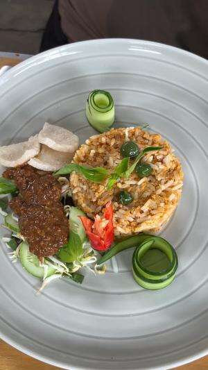 Nasi Tutug Oncom with Karedok