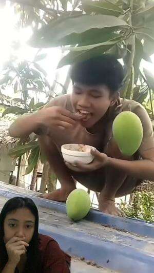 Pemuda jatuh dari atas rumah saat makan mangga  #reactiont  #reaction  #videoreaction  #vidiolucu  #kocak  #RCTIPlus  #HOTrctiplus 