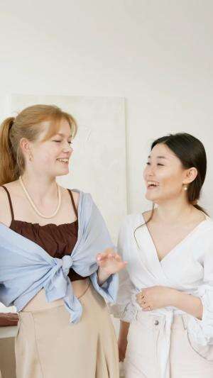 Pernah nangis pas ketawa? Ternyata tubuh kita punya alasan sendiri 😆💧 #FaktaUnik #KetawaNangis #KenapaYa #LucuTapiNyata #TauGakSih 