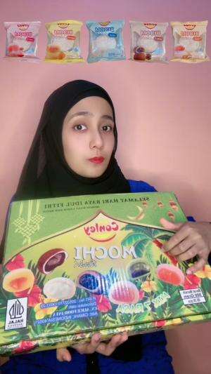 makan mochi sesuai gambar