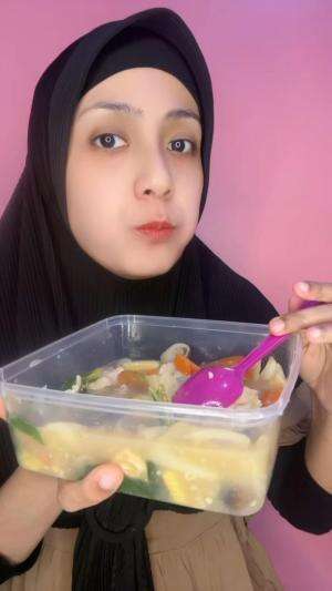 bukan apa-apa aku gak sanggup beli capcay pinkan mambo 200 ribu, tapi tapi tapi aku bisa buat capcay dengan mulut ajaib