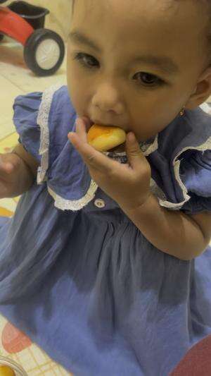 Menikmati makan nastar sebelum tidur  #NooraKhadijahAlKhered  #masyaallahtabarakallah  #contentcreatorpemula  #RCTIPlus  #nastarpremium 