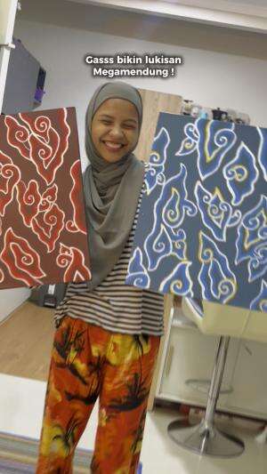 Menyala batik mega mendung biru + merah ! Kalian tim warna apa ?  #asalkotacirebon 