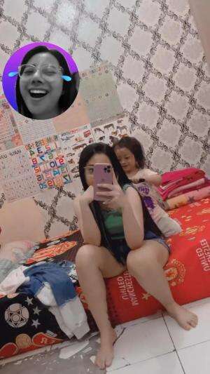 Mau sisirn bundanya... padahal tambutnya sndrii kkek gtuu😂😂😂