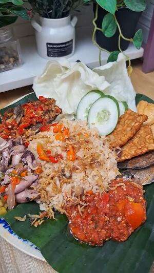 MENU MASAKAN RUMAHAN SIMPLE
“Nasi Liwet Praktis”
#Cooking #inspiration #Menumasakanrumahan #Tips #Trik #Idejualan #ummuhusna