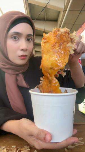 jule tertimpa takoyaki megalodon 